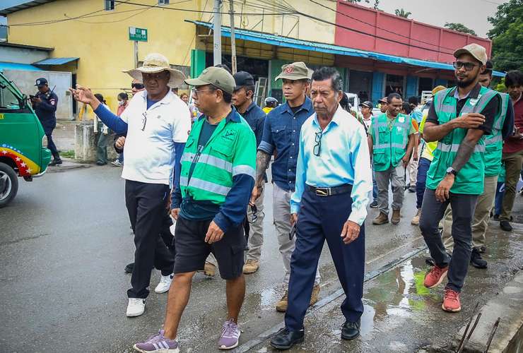 MINISTRU OBRAS PÚBLIKA HO SEATOU HARE KONDISAUN ATUÁL KOMUNIDADE AFEITADU HOSI KULUHUN TO’O BECORA ANTES EKIPAMENTUS PEZADU TUN BA TERENU