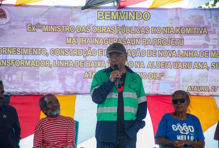 KOMUNIDADE UARO-ANA SUKU BIQUELI KONTENTE MINISTRU OBRAS PÚBLIKA HO EDTL,E.P. INAUGURA PROJEITU ELETRIFIKASAUN IHA SIRA NIA ALDEIA
