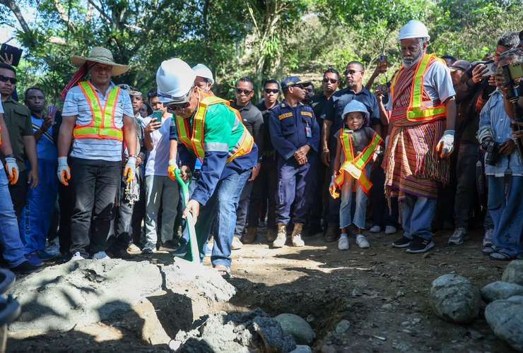 PM XANANA GUSMÃO HO MINISTRU OBRAS PÚBLIKU HATUR FATUK DAHULUK BA PROJEITU REHABILITASAUN ESTRADA PAKOTE RUA IHA MAUKATAR