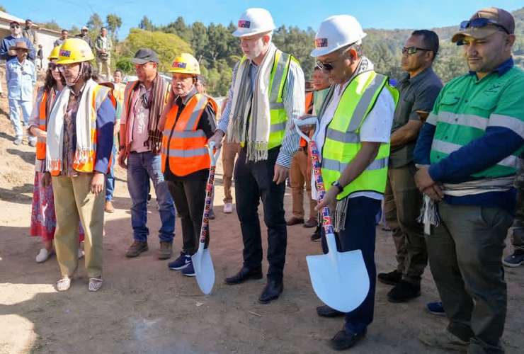 MOP REPREZENTA GOVERNU DA-SIA (IX) ASINA KONTRATU HO GOVERNU AUSTRALIA HODI IMPLEMENTA PROJEITU ESTRADA BETAUN REFORSADU HO FIBRA IHA MAUBISSE