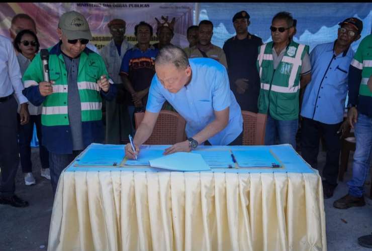 MINISTRU OBRAS PÚBLIKA HATUUR FATUK DAHULUK BA PROJEITU REHABILITASAUN ESTRADA PAKOTE RUA HOSI ROTUNDA BATUGADE BA BALIBO