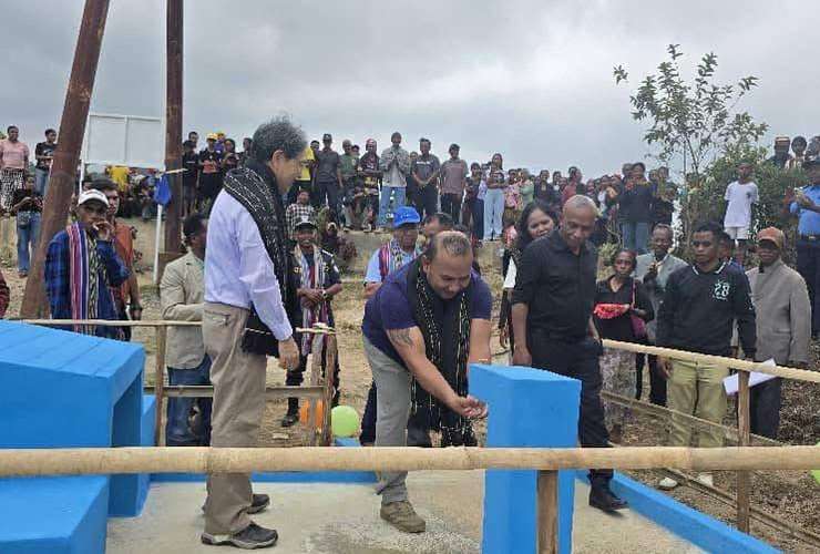 MOP HO EMBAIXADOR JAPAUN INAUGURA SISTEMA FORNESIMENTU BEE MOOS BA IHA ALDEIA HATETE, HATOLIA-ERMERA